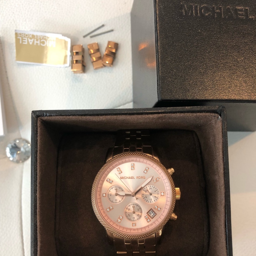 Michael Kors rose gold watch - Picture 2 of 8